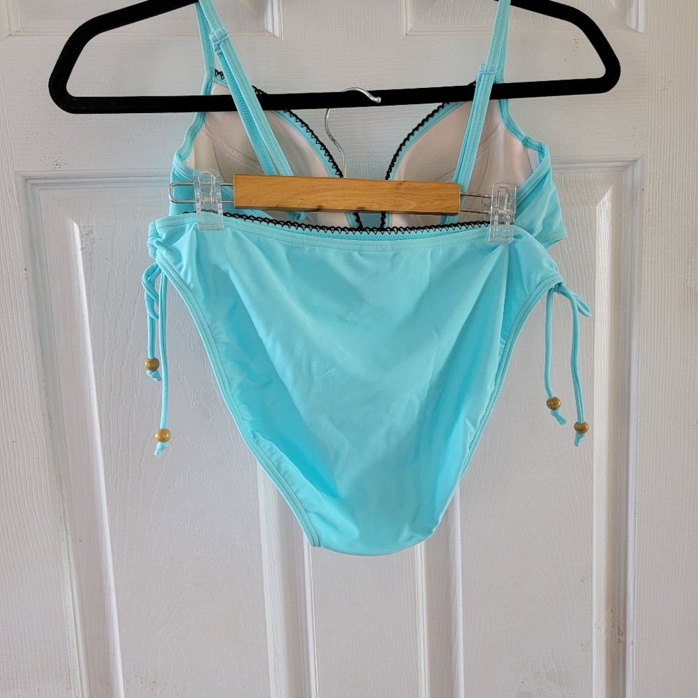 Bikini - Picture 2 of 3